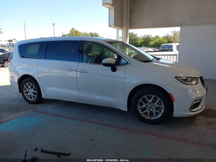 2023 Chrysler Pacifica Touring L VIN: 2C4RC1BG8PR535754 Lot: 43576268