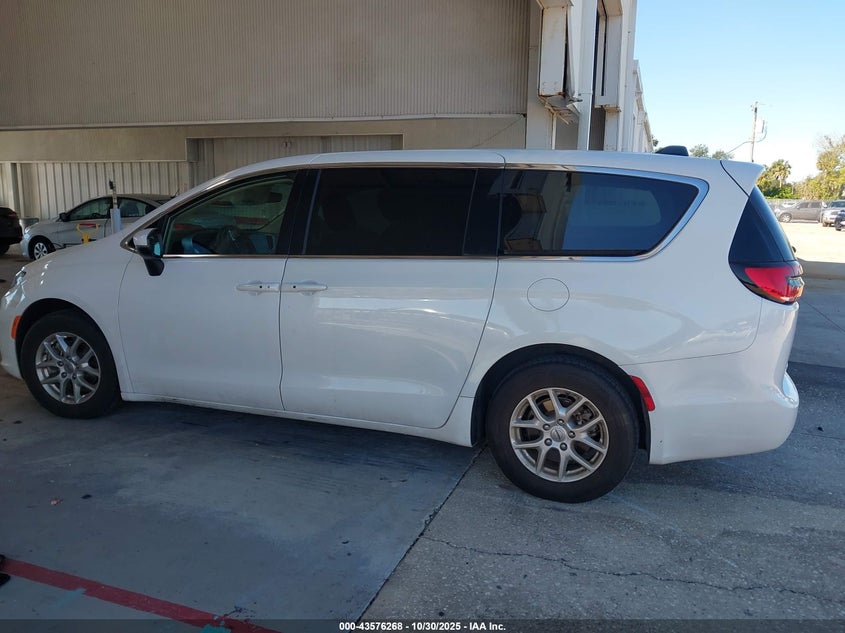 2023 Chrysler Pacifica Touring L VIN: 2C4RC1BG8PR535754 Lot: 43576268