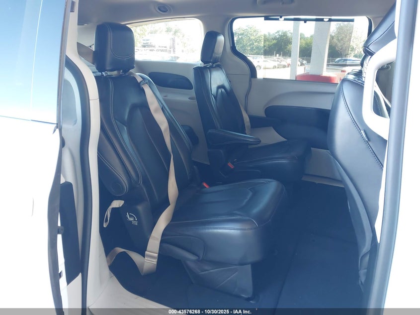 2023 Chrysler Pacifica Touring L VIN: 2C4RC1BG8PR535754 Lot: 43576268