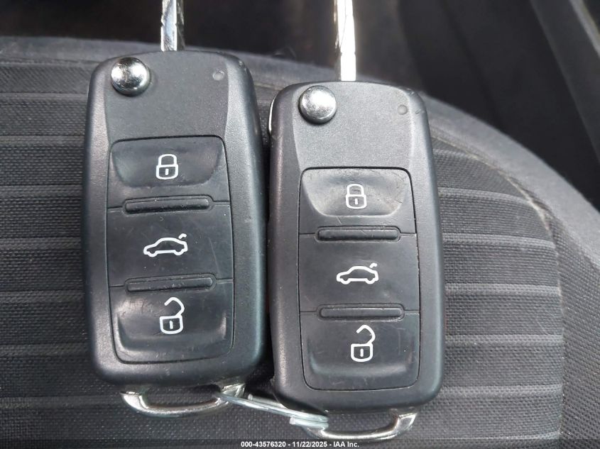 2012 Volkswagen Beetle 2.0T Turbo Launch Edition VIN: 3VWVA7AT3CM604306 Lot: 43576320