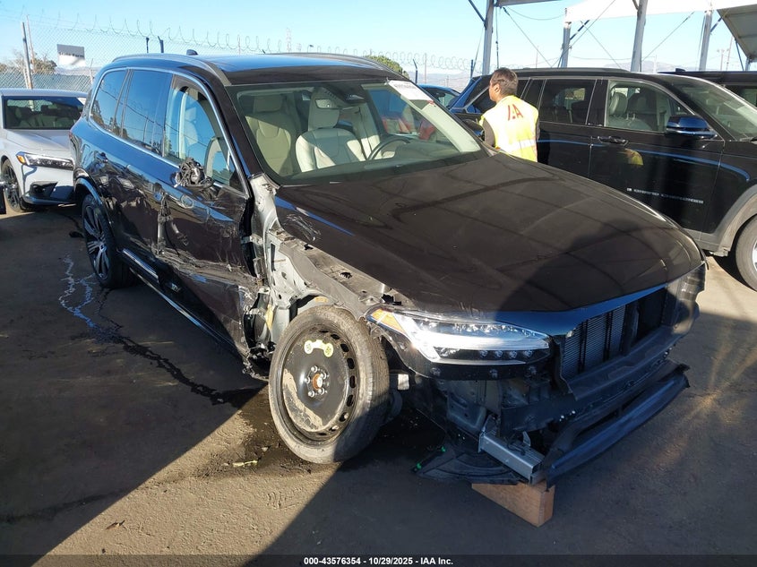 VOLVO XC90 B5 PLUS BRIGHT THEME