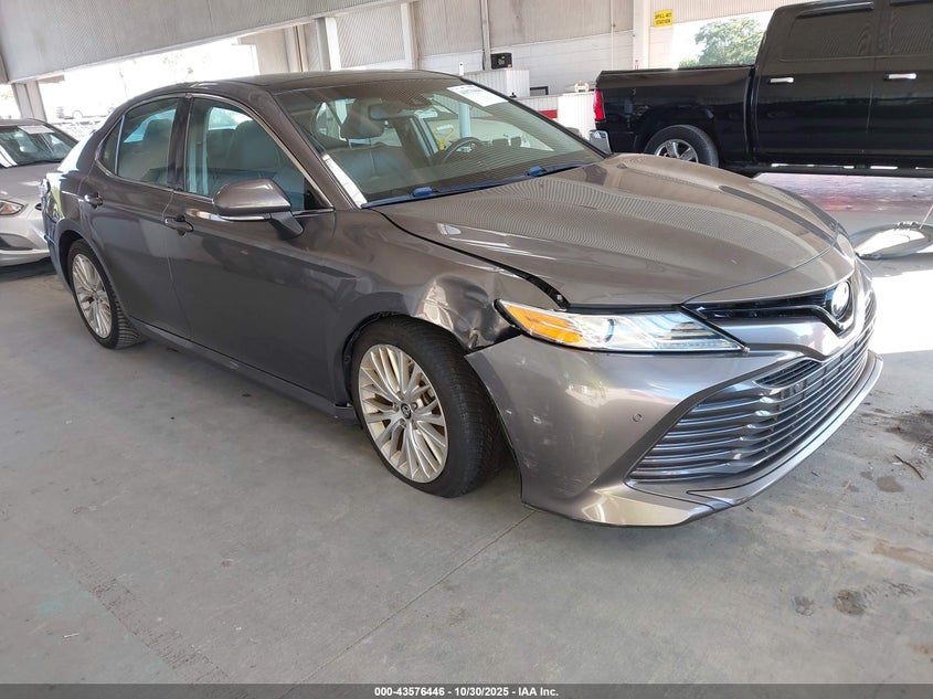TOYOTA CAMRY XLE