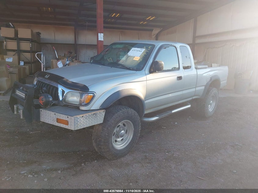 5TEWN72N42Z047712 2002 TOYOTA TACOMA photo no. 2