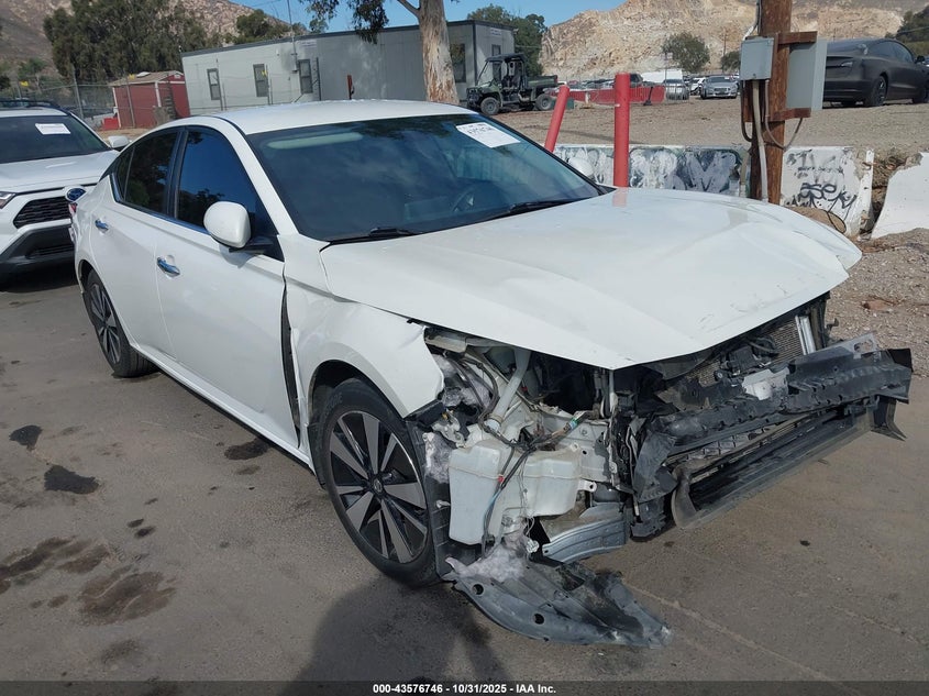 NISSAN ALTIMA SV FWD