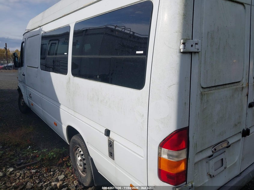 WD2YD341525342284 2002   photo no. 3