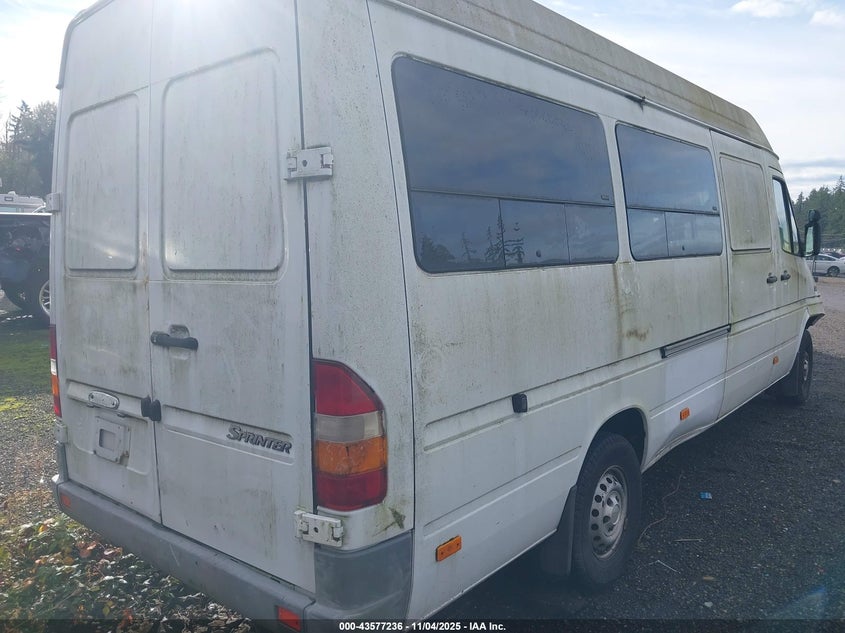 WD2YD341525342284 2002   photo no. 4