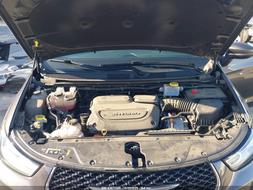 2022 Chrysler Pacifica Hybrid Touring L VIN: 2C4RC1L7XNR139546 Lot: 43577259
