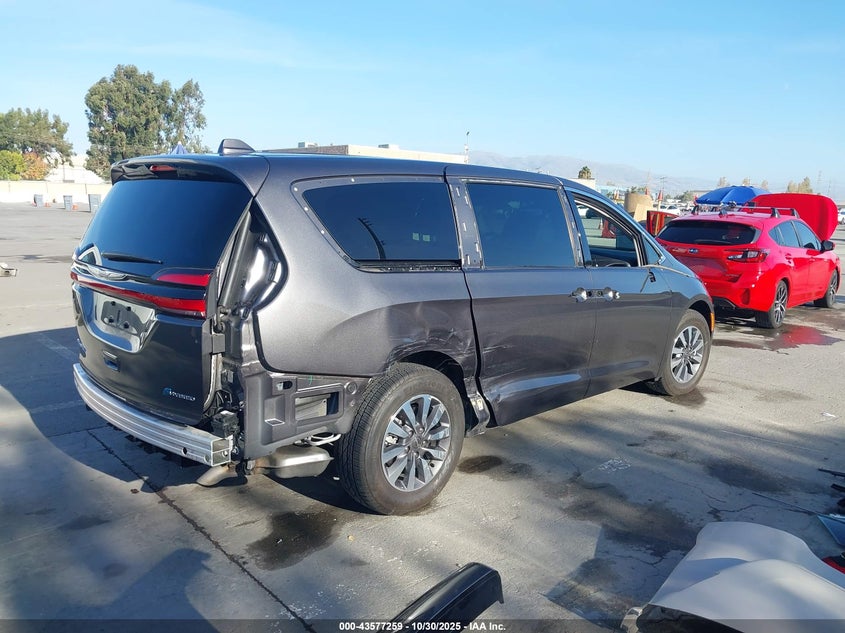 2C4RC1L7XNR139546 2022 CHRYSLER PACIFICA photo no. 4