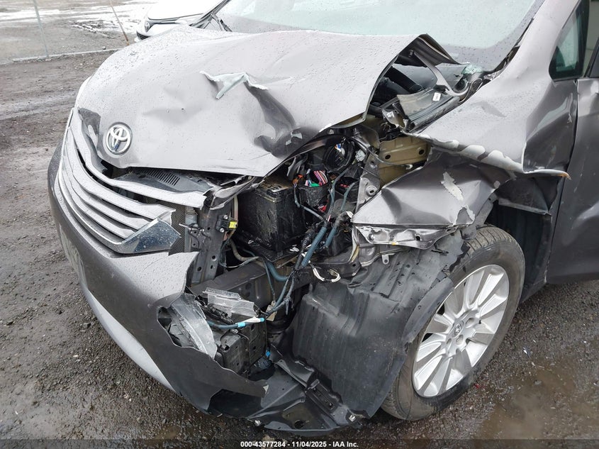5TDDK3DC7FS116187 2015 TOYOTA SIENNA photo no. 6