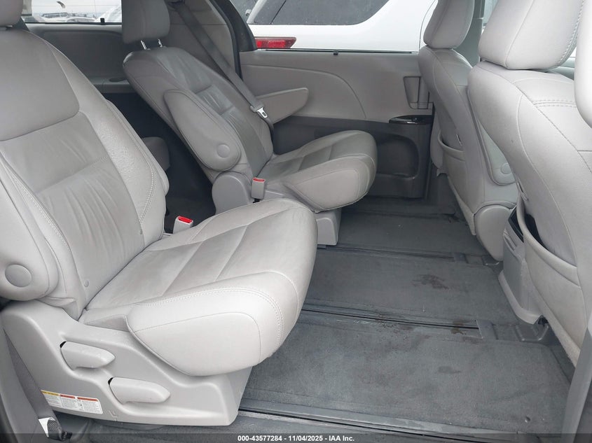 5TDDK3DC7FS116187 2015 TOYOTA SIENNA photo no. 8