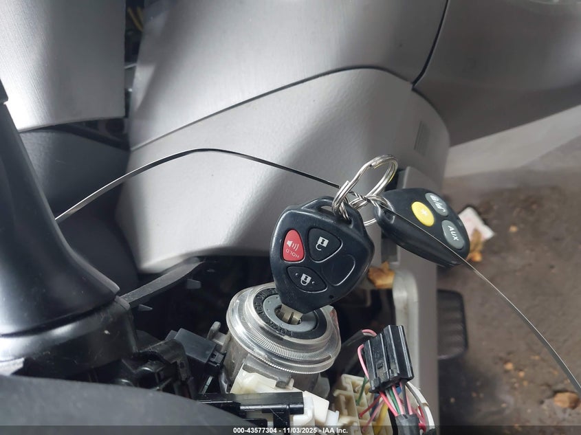 2007 Toyota Rav4 Base V6 VIN: JTMBK33V975033989 Lot: 43577304