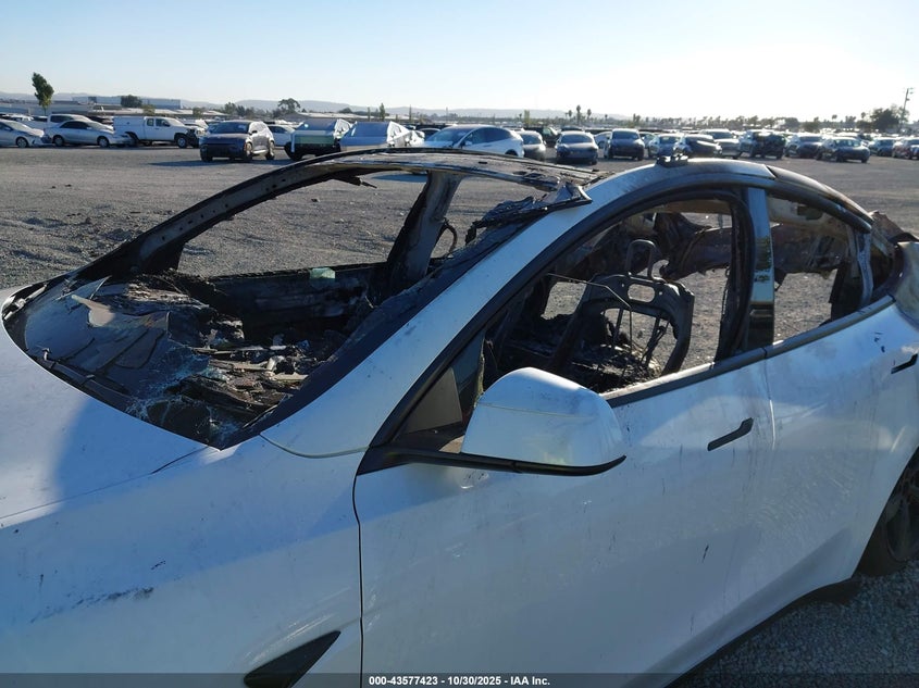 2026 Tesla Model Y Long Range Dual Motor All-Wheel Drive VIN: 7SAYGDED2TF399701 Lot: 43577423