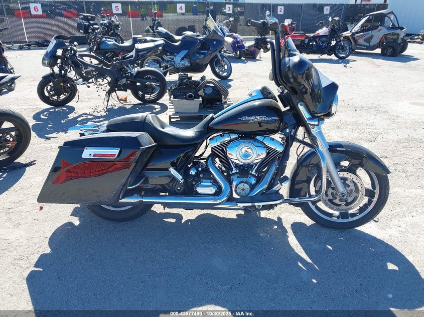 2013 Harley-Davidson Flhx Street Glide VIN: 1HD1KBM13DB639995 Lot: 43577490