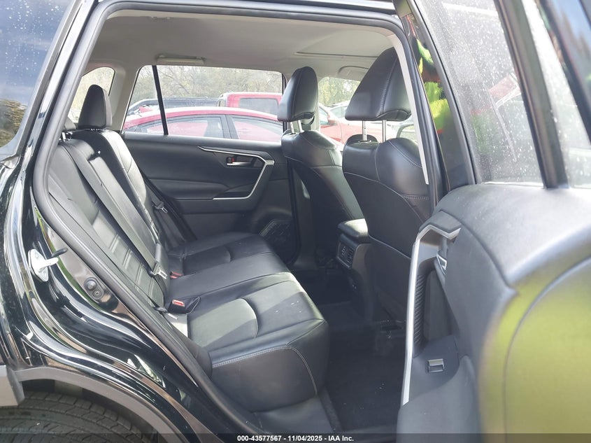 2019 TOYOTA RAV4 XLE PREMIUM JTMA1RFV9KD040582
