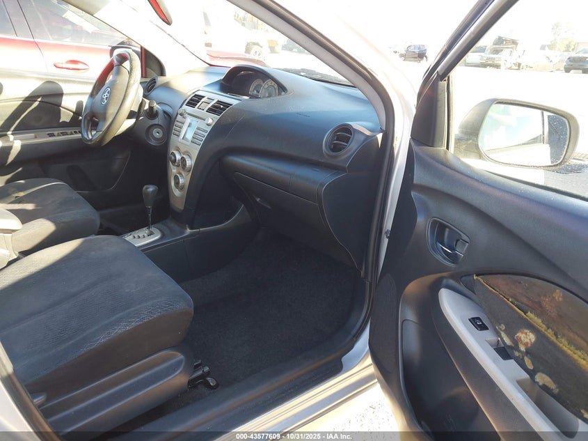 JTDBT923X81222918 2008 TOYOTA YARIS photo no. 5