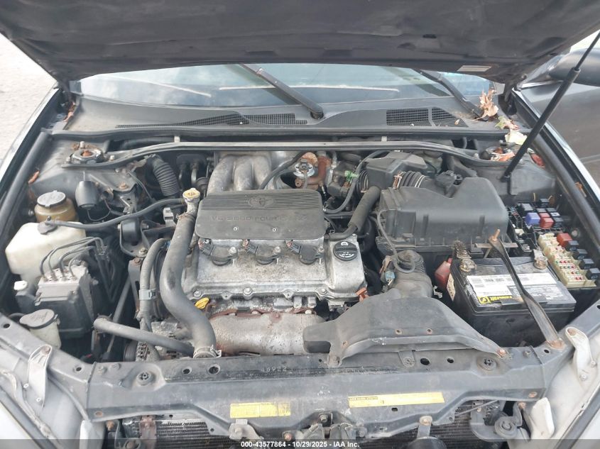 2002 Toyota Camry Se V6 VIN: 4T1BF30K12U010070 Lot: 43577864