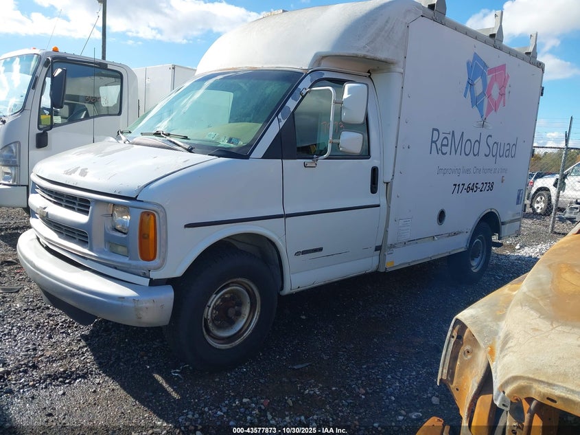 1GBHG31R7Y1260970 2000 CHEVROLET  photo no. 2