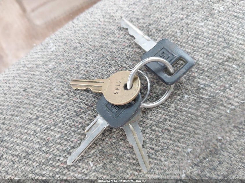 1988 Chevrolet Gmt-400 C1500 VIN: 1GCDC14K2JZ120387 Lot: 43577914