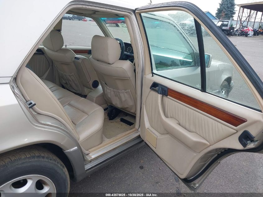 1994 Mercedes-Benz E 320 VIN: WDBEA32E0RC134983 Lot: 43578025