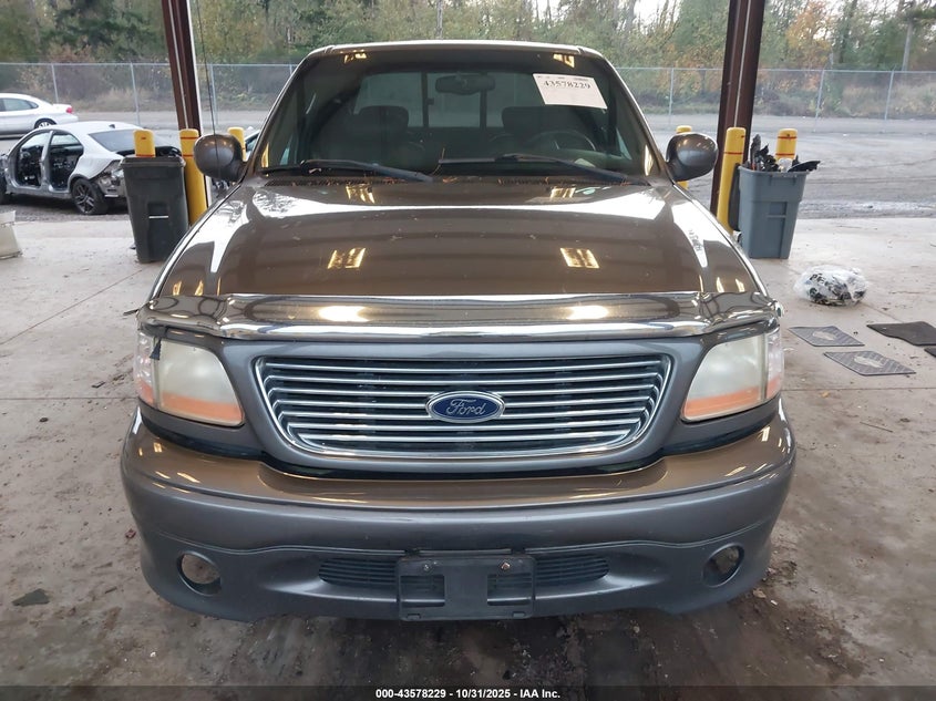 2002 Ford F-150 Lariat VIN: 1FTRW07312KD17458 Lot: 43578229