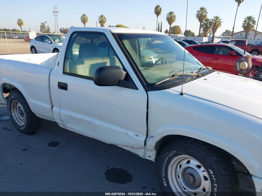 2002 GMC Sonoma Sl VIN: 1GTCS145828246415 Lot: 43578254