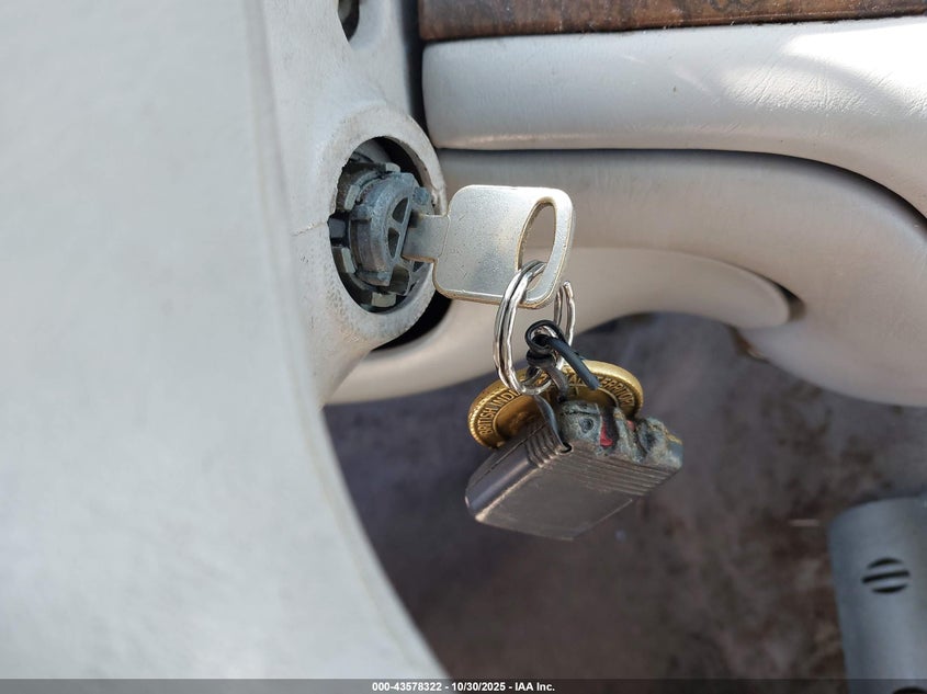 1996 Lincoln Town Car Executive VIN: 1LNLM81W6TY693757 Lot: 43578322