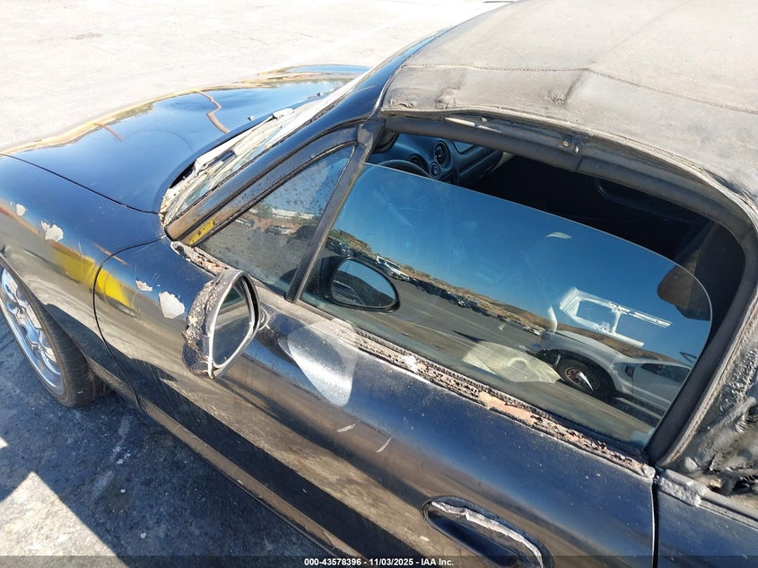 1999 Mazda Mx-5 Miata Leather Pkg/Popular Equipment Pkg/Sports Pkg/Touring Pkg VIN: JM1NB3534X0100990 Lot: 43578396