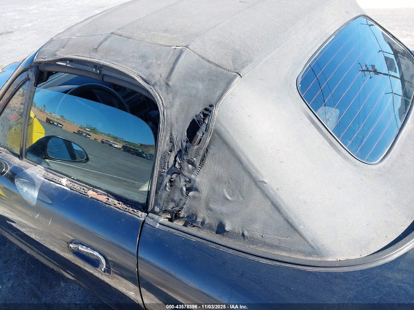 1999 Mazda Mx-5 Miata Leather Pkg/Popular Equipment Pkg/Sports Pkg/Touring Pkg VIN: JM1NB3534X0100990 Lot: 43578396