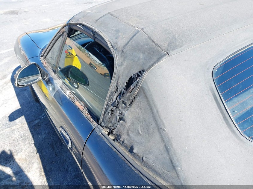 1999 Mazda Mx-5 Miata Leather Pkg/Popular Equipment Pkg/Sports Pkg/Touring Pkg VIN: JM1NB3534X0100990 Lot: 43578396