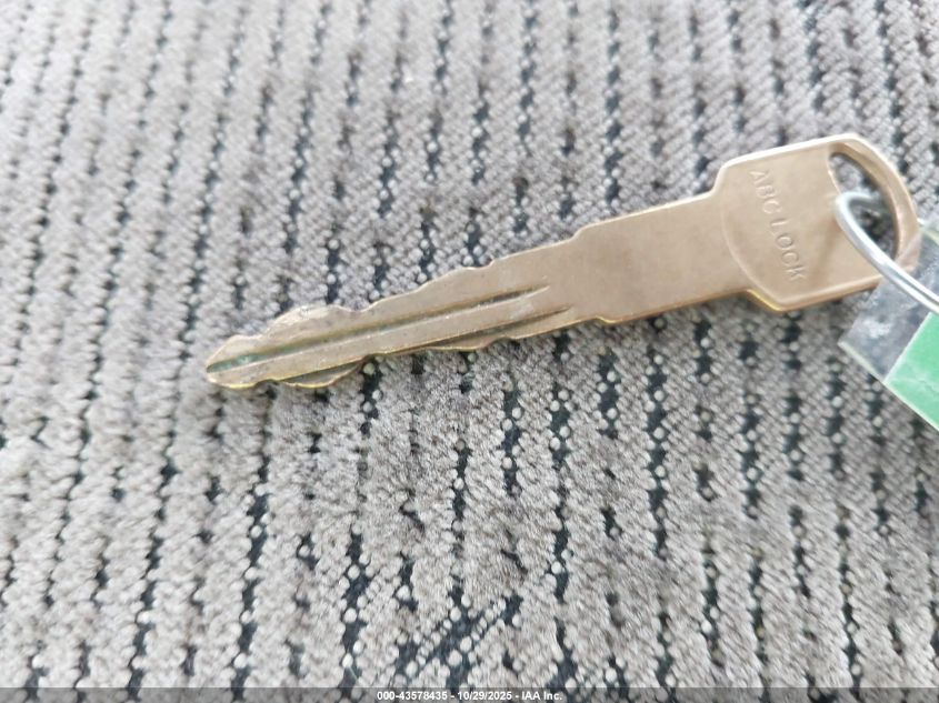 1996 Chevrolet Gmt-400 C1500 VIN: 2GCEC19MXT1108899 Lot: 43578435