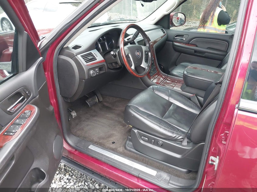 2008 Cadillac Escalade Standard VIN: 1GYFK63888R268403 Lot: 43578436