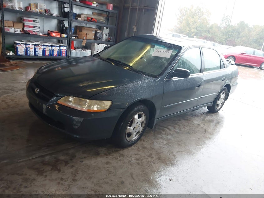 1HGCG5654WA219265 1998 HONDA ACCORD photo no. 2