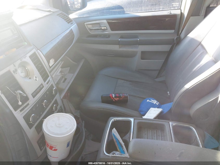 2A4RR5D15AR337987 2010 CHRYSLER TOWN & COUNTRY photo no. 5