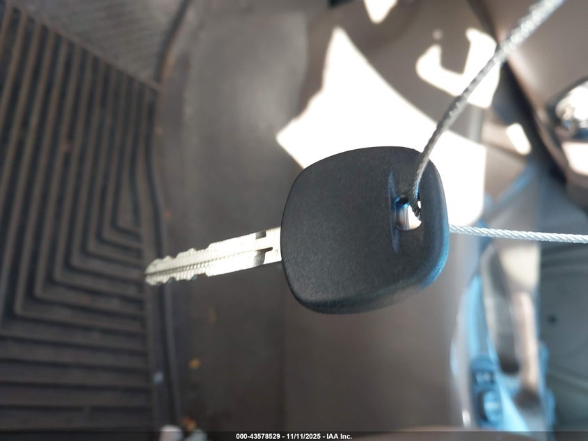 2002 Toyota Sequoia Limited V8 VIN: 5TDZT38AX2S062597 Lot: 43578529