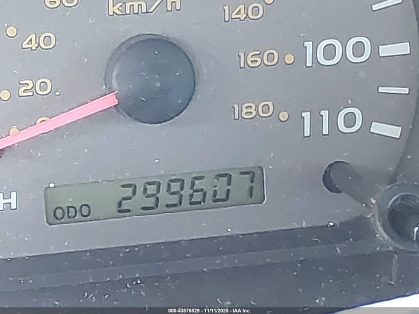 2002 Toyota Sequoia Limited V8 VIN: 5TDZT38AX2S062597 Lot: 43578529