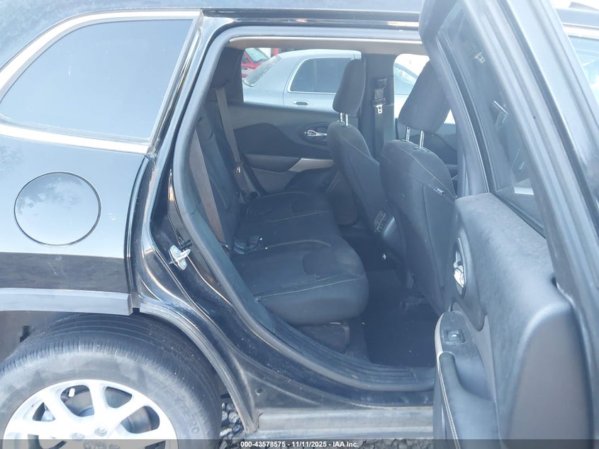 2017 Jeep Cherokee Latitude Fwd VIN: 1C4PJLCBXHW643250 Lot: 43578575