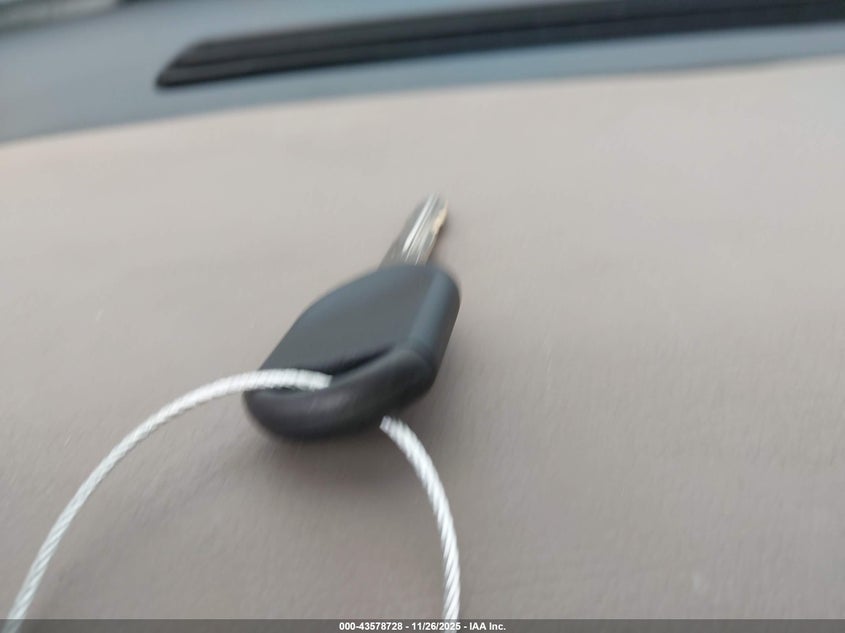 2005 Mercury Grand Marquis Gs VIN: 2MEFM74W05X667857 Lot: 43578728