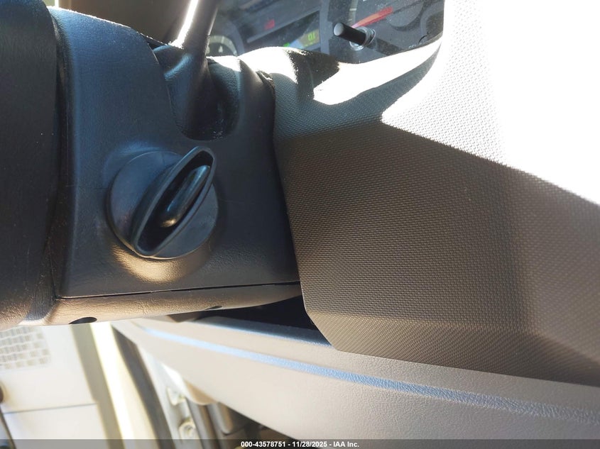 2015 Ford E-350 Cutaway VIN: 1FDEE3FS9FDA03204 Lot: 43578751