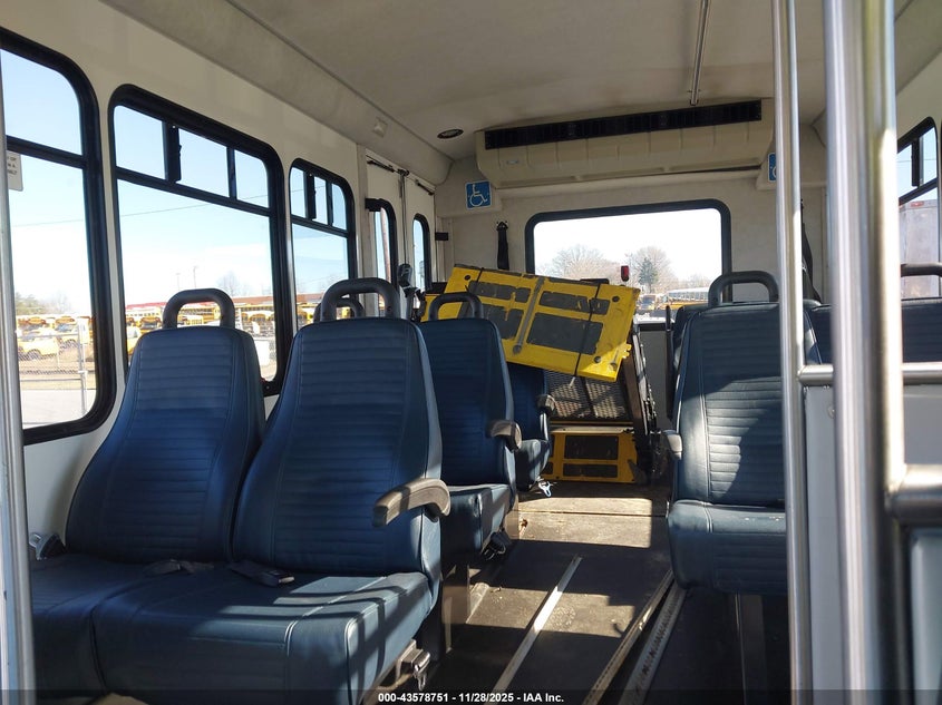 2015 Ford E-350 Cutaway VIN: 1FDEE3FS9FDA03204 Lot: 43578751