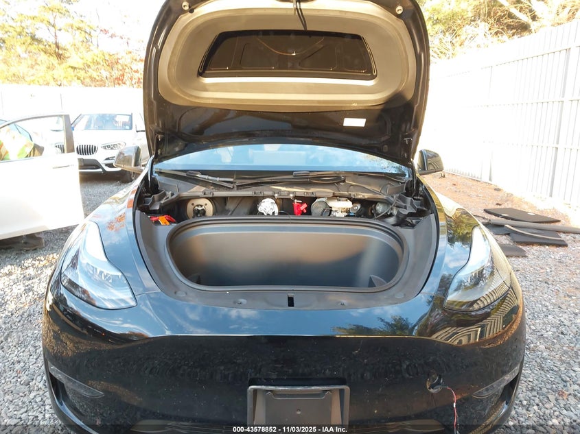 2025 Tesla Model Y Long Range Dual Motor All-Wheel Drive VIN: 7SAYGDEE5SF307925 Lot: 43578852
