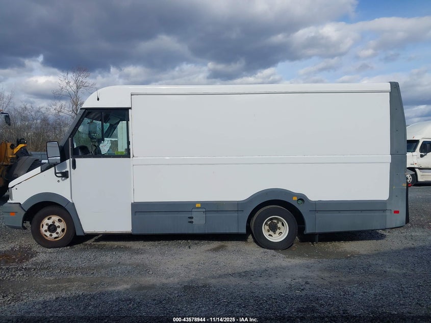 2017 Isuzu Reach VIN: JALB4T176H7W00551 Lot: 43578944