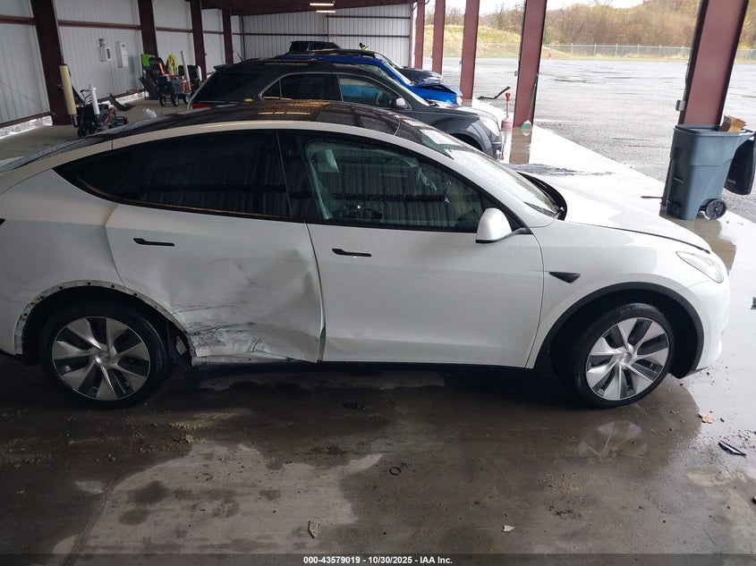 2023 Tesla Model Y Awd/Long Range Dual Motor All-Wheel Drive VIN: 7SAYGDEE6PF597812 Lot: 43579019