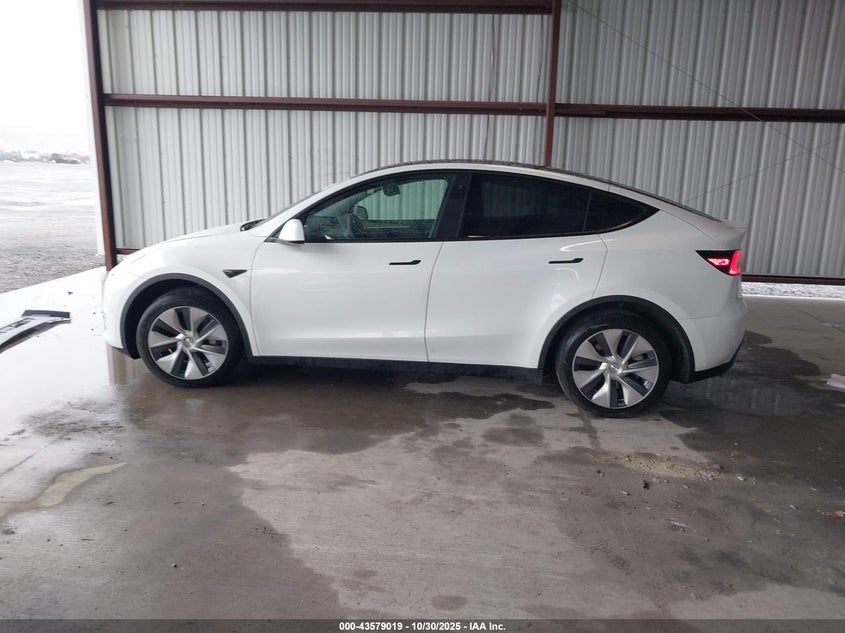 2023 Tesla Model Y Awd/Long Range Dual Motor All-Wheel Drive VIN: 7SAYGDEE6PF597812 Lot: 43579019