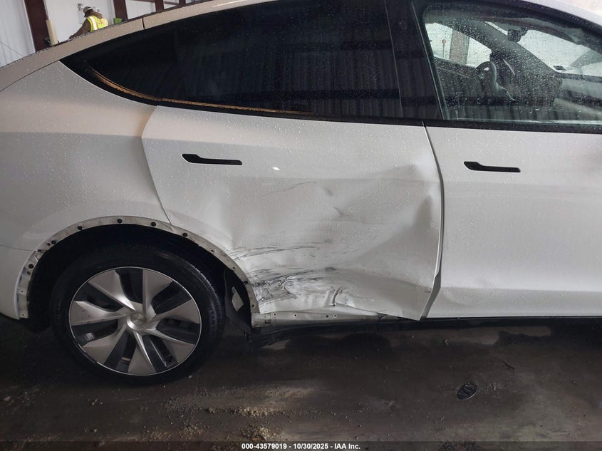 2023 Tesla Model Y Awd/Long Range Dual Motor All-Wheel Drive VIN: 7SAYGDEE6PF597812 Lot: 43579019