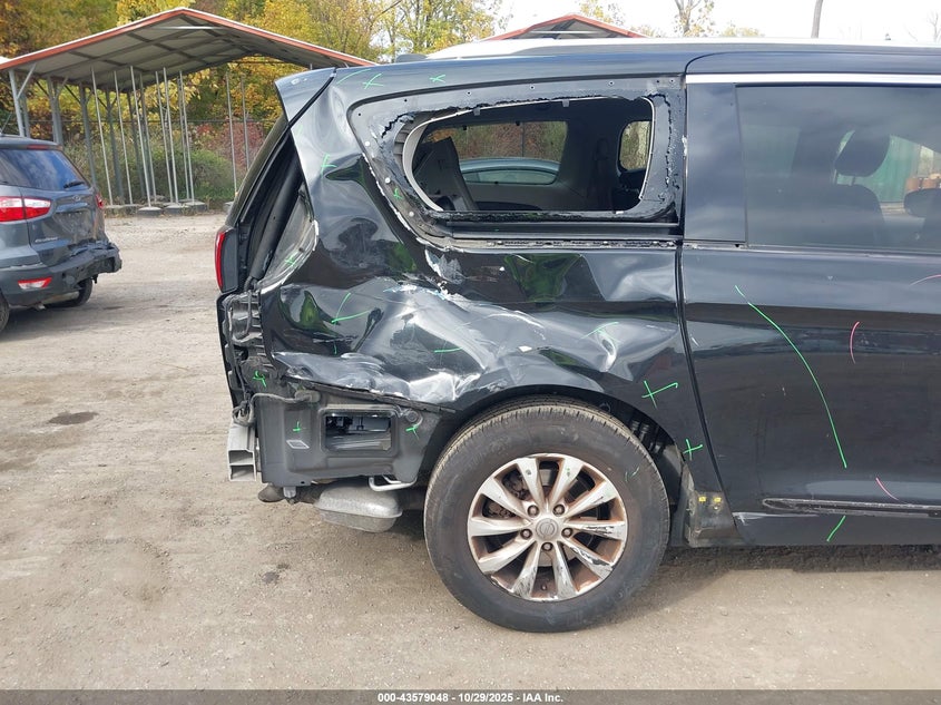 2019 Chrysler Pacifica Touring L VIN: 2C4RC1BG9KR731615 Lot: 43579048