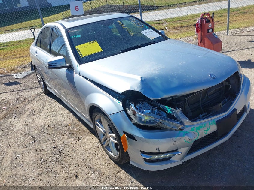 2013 MERCEDES-BENZ C 250 SPORT - WDDGF4HB3DA760083