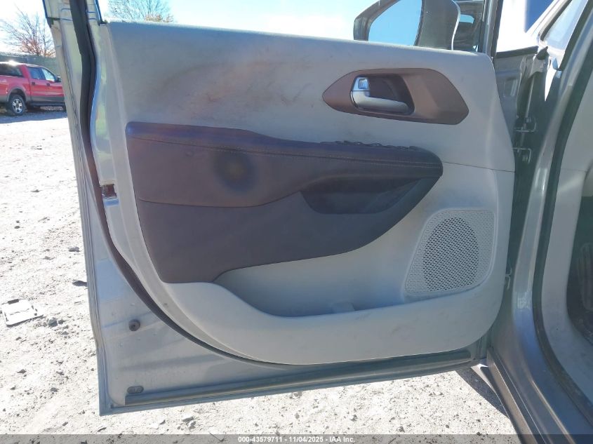 2017 Chrysler Pacifica Touring VIN: 2C4RC1DG0HR663808 Lot: 43579711