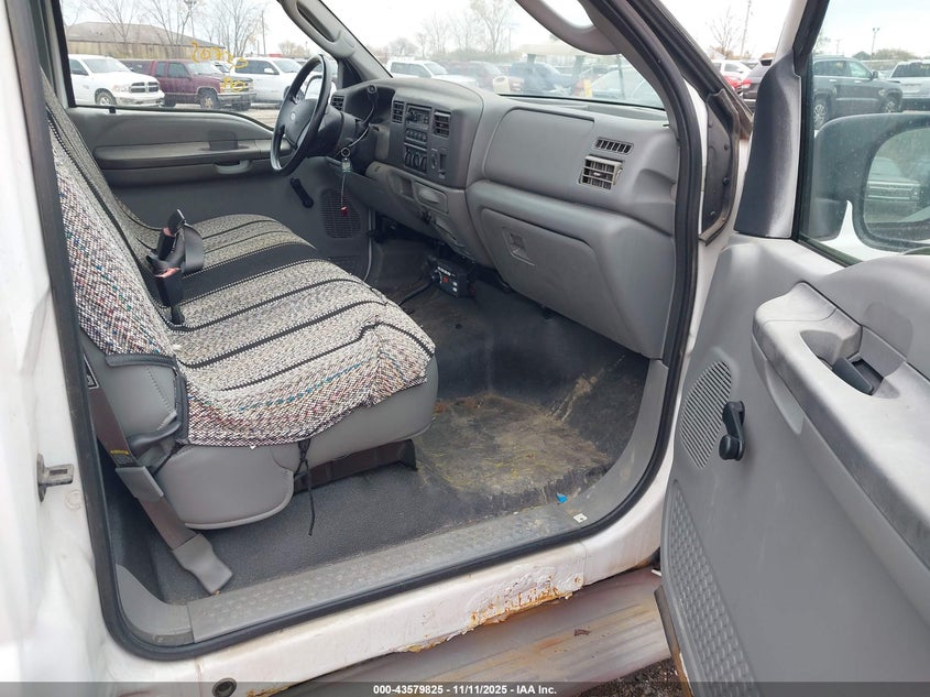 1FTNF21S44EB35765 2004 FORD F250 photo no. 5