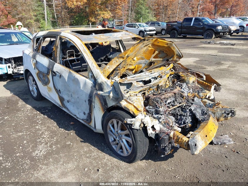 2013 MAZDA MAZDA3 I GRAND TOURING - JM1BL1MP6D1772628