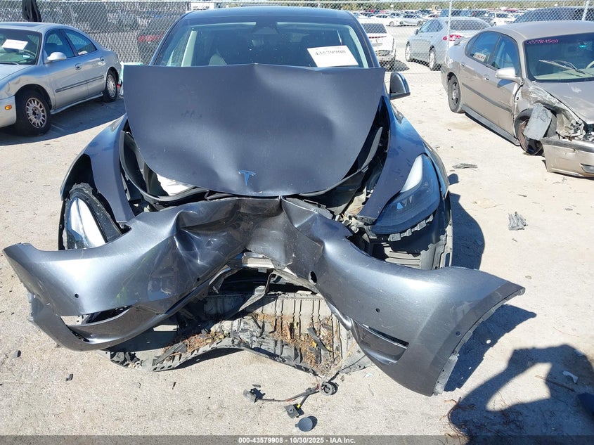 2022 Tesla Model Y Performance Dual Motor All-Wheel Drive VIN: 7SAYGDEF8NF545927 Lot: 43579908